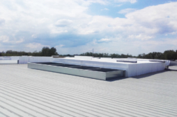 montaż izolacji dachu-hala magazynowa z częścią socjalno-biurową, Firma AMP Polska, budowa w Częstochowie